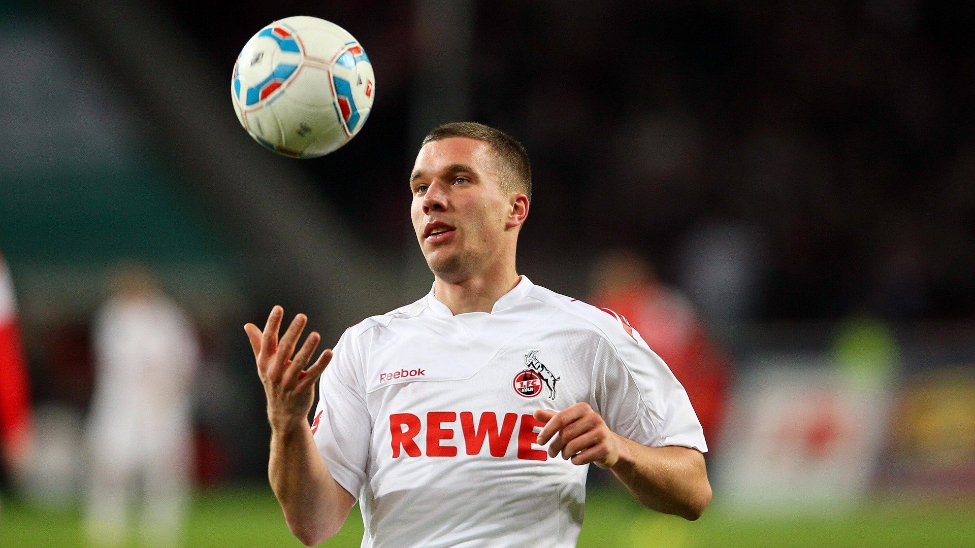 绿茵场上的命运交响，德甲争冠焦点战与伊朗绝杀里昂的平行叙事