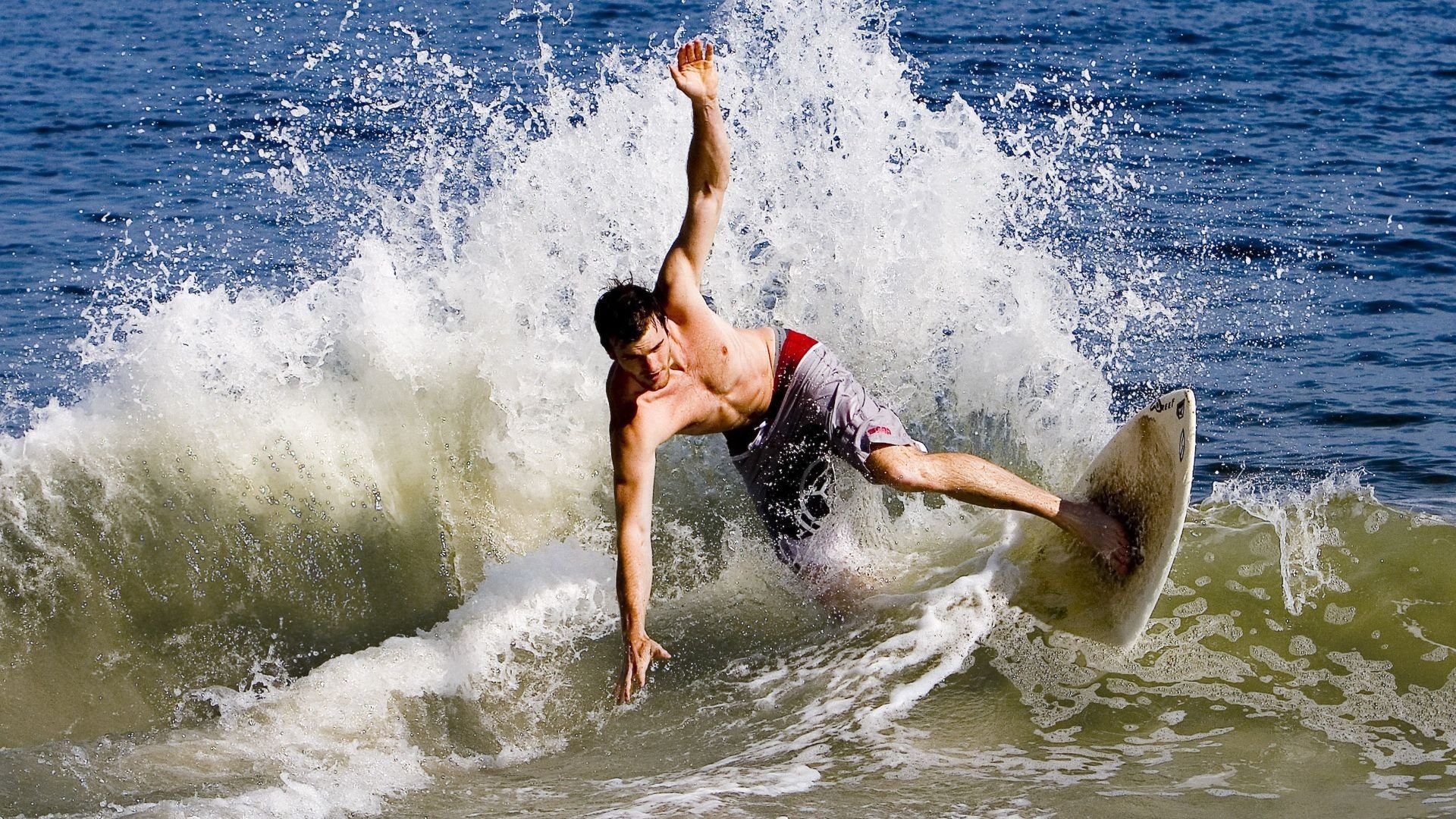 北欧血性与波斯铁壁的碰撞，努涅斯关键回合不手软，丹麦血拼伊朗启示录