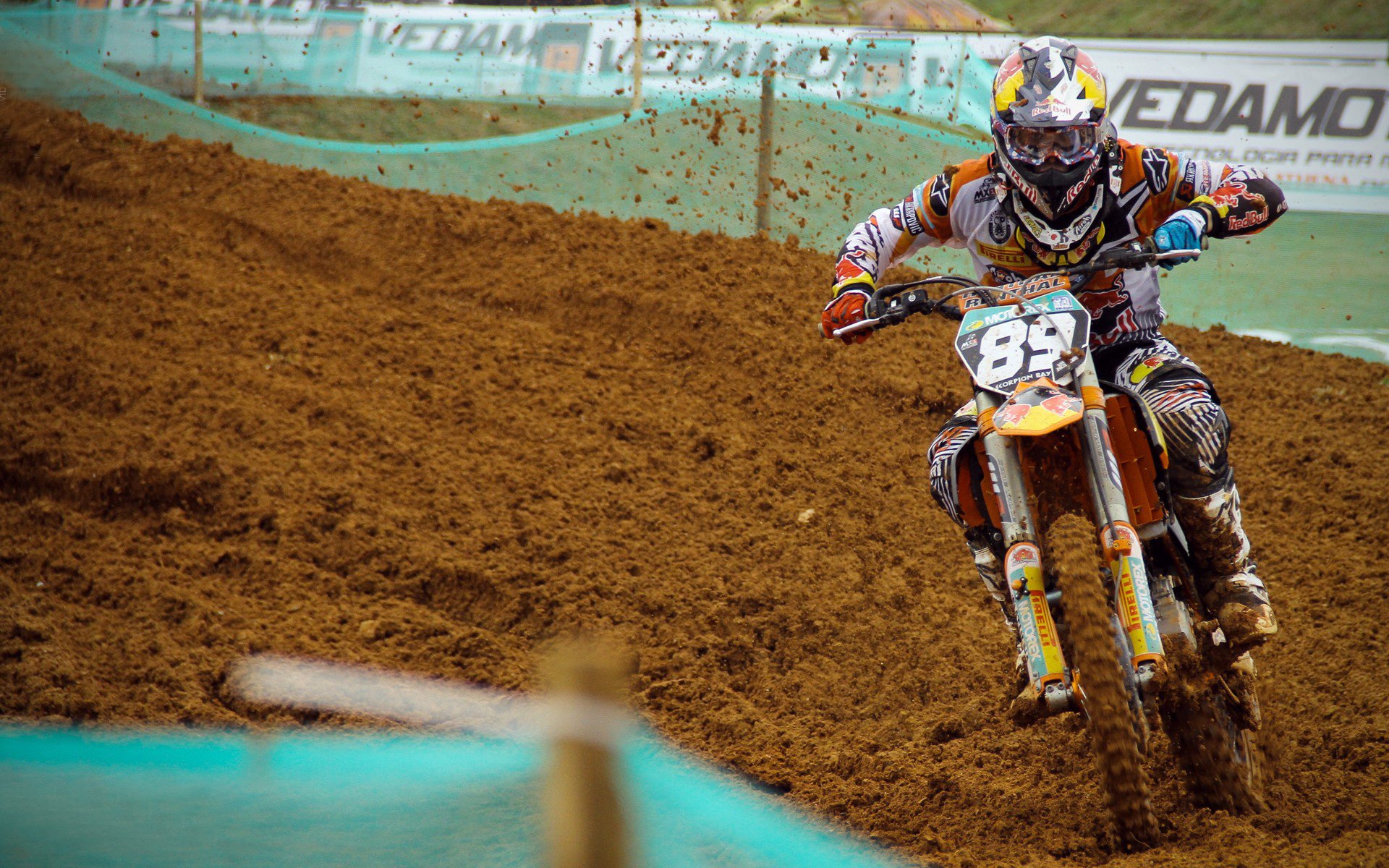 双杯之争，纳达尔点燃赛场，戴维斯杯险胜拉沃尔杯的传奇之夜